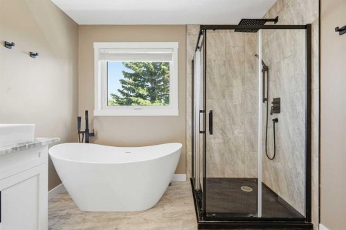 12078 Diamond View Se, Calgary, AB - Indoor Photo Showing Bathroom