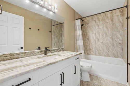 12078 Diamond View Se, Calgary, AB - Indoor Photo Showing Bathroom