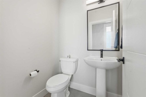 74 Alpine Gardens Sw, Calgary, AB - Indoor Photo Showing Bathroom