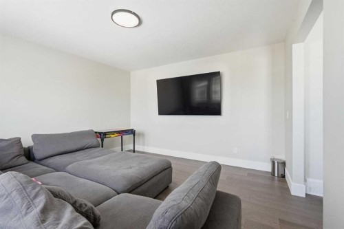 74 Alpine Gardens Sw, Calgary, AB - Indoor Photo Showing Living Room
