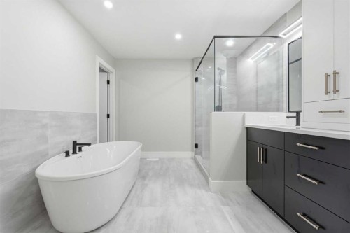 74 Alpine Gardens Sw, Calgary, AB - Indoor Photo Showing Bathroom