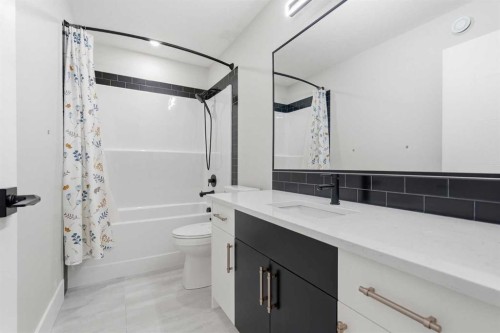 74 Alpine Gardens Sw, Calgary, AB - Indoor Photo Showing Bathroom