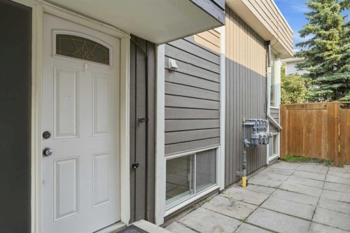 4-126 Mcrae Street, Okotoks, AB - Outdoor With Exterior