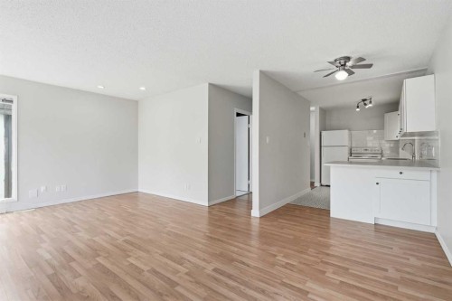 4-126 Mcrae Street, Okotoks, AB - Indoor