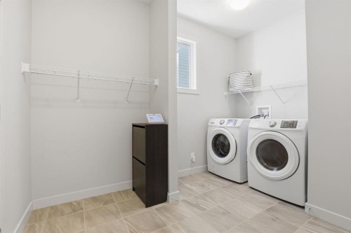 4 Heritage Terrace, Cochrane, AB - Indoor Photo Showing Laundry Room