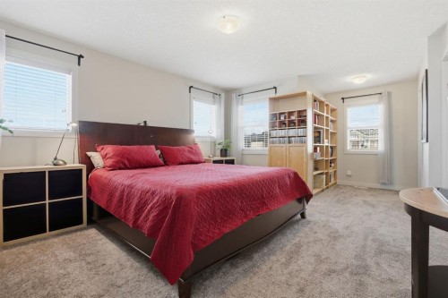 4 Heritage Terrace, Cochrane, AB - Indoor Photo Showing Bedroom