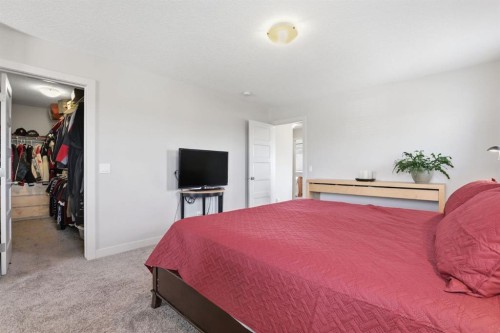 4 Heritage Terrace, Cochrane, AB - Indoor Photo Showing Bedroom
