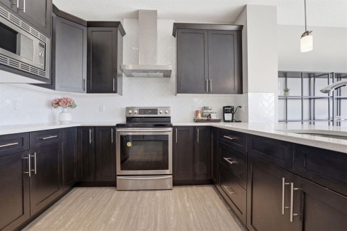 4 Heritage Terrace, Cochrane, AB - Indoor Photo Showing Kitchen