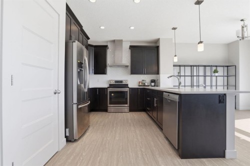 4 Heritage Terrace, Cochrane, AB - Indoor Photo Showing Kitchen With Stainless Steel Kitchen With Upgraded Kitchen