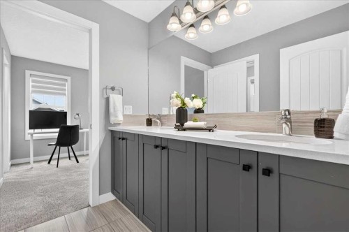 137 Cranbrook Cove Se, Calgary, AB - Indoor Photo Showing Bathroom