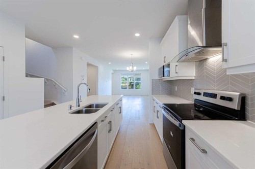 186 Aquila Drive Nw, Calgary, AB - Indoor Photo Showing Kitchen With Stainless Steel Kitchen With Double Sink With Upgraded Kitchen