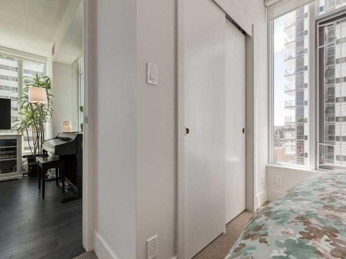 802-901 10 Avenue Sw, Calgary, AB - Indoor With Fireplace