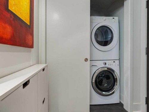 802-901 10 Avenue Sw, Calgary, AB - Indoor Photo Showing Laundry Room