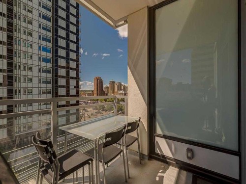 802-901 10 Avenue Sw, Calgary, AB - Indoor Photo Showing Other Room