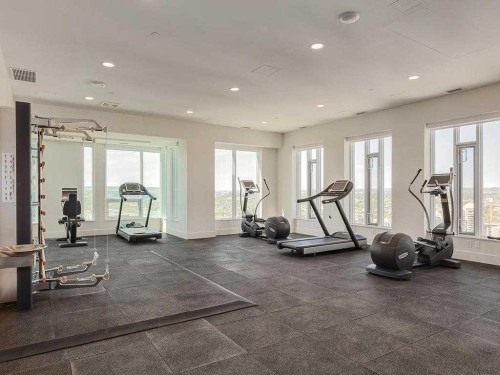 802-901 10 Avenue Sw, Calgary, AB - Indoor Photo Showing Gym Room