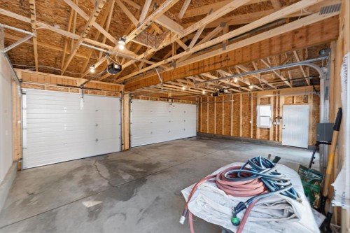 20305 45 Street Se, Calgary, AB - Indoor Photo Showing Garage