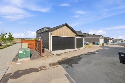 20305 45 Street Se, Calgary, AB - Outdoor