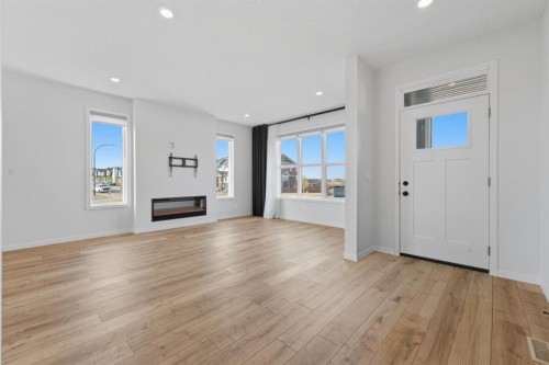 20305 45 Street Se, Calgary, AB - Indoor Photo Showing Living Room