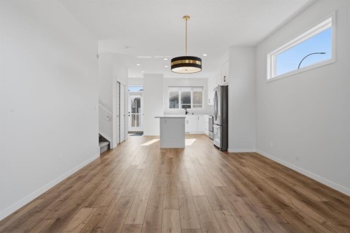 20305 45 Street Se, Calgary, AB - Indoor Photo Showing Kitchen
