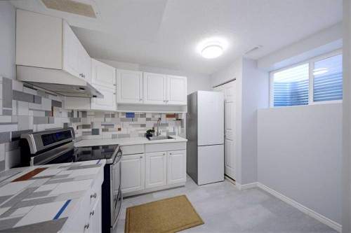 133 Saddlecrest Green Ne, Calgary, AB - Indoor Photo Showing Kitchen