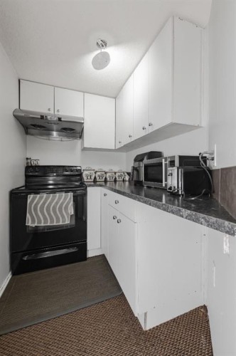 50 Saddleland Crescent Ne, Calgary, AB - Indoor Photo Showing Kitchen