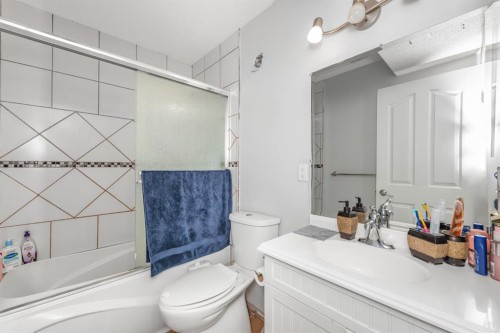 50 Saddleland Crescent Ne, Calgary, AB - Indoor Photo Showing Bathroom
