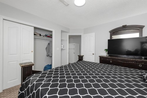 50 Saddleland Crescent Ne, Calgary, AB - Indoor Photo Showing Bedroom