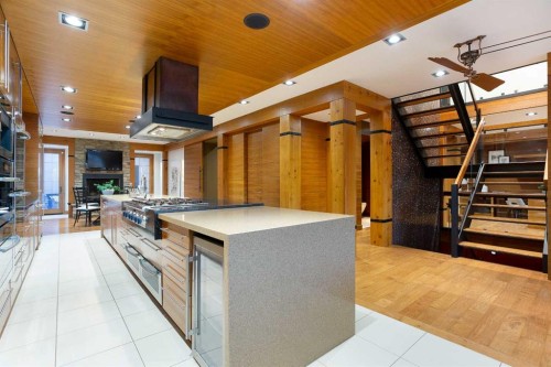 738 Crescent Road Nw, Calgary, AB - Indoor Photo Showing Other Room