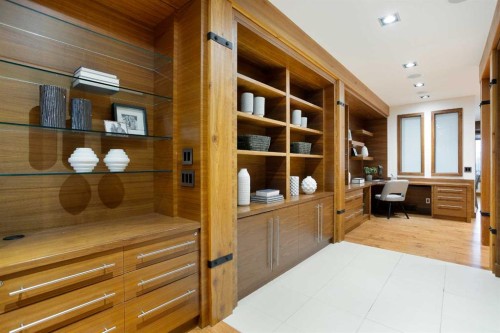738 Crescent Road Nw, Calgary, AB - Indoor Photo Showing Other Room