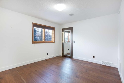 738 Crescent Road Nw, Calgary, AB - Indoor Photo Showing Other Room