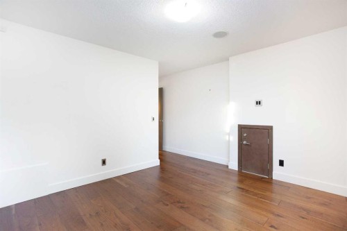 738 Crescent Road Nw, Calgary, AB - Indoor Photo Showing Other Room