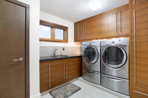 738 Crescent Road Nw, Calgary, AB - Indoor Photo Showing Laundry Room