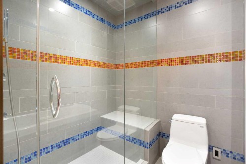 738 Crescent Road Nw, Calgary, AB - Indoor Photo Showing Bathroom