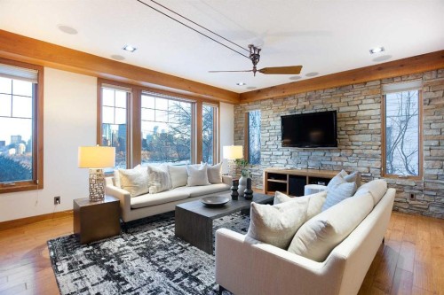 738 Crescent Road Nw, Calgary, AB - Indoor Photo Showing Living Room
