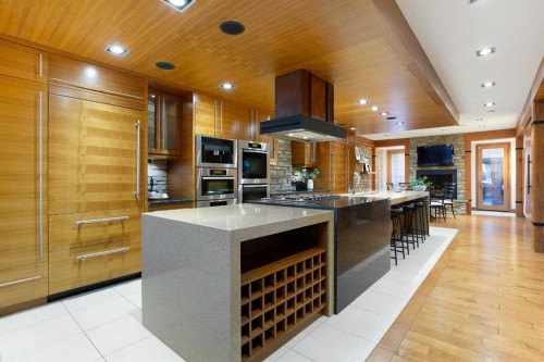 738 Crescent Road Nw, Calgary, AB - Indoor Photo Showing Kitchen With Upgraded Kitchen