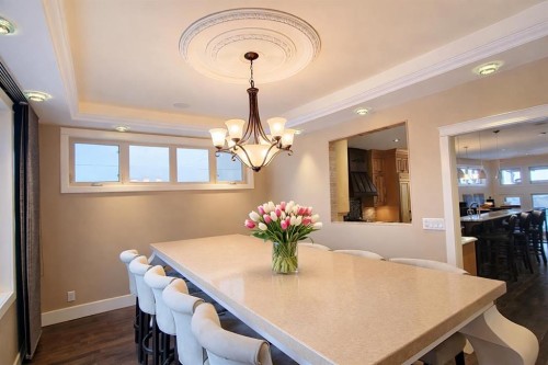 1108 Bellevue Avenue Se, Calgary, AB - Indoor Photo Showing Dining Room