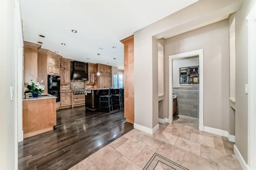 1108 Bellevue Avenue Se, Calgary, AB - Indoor Photo Showing Kitchen
