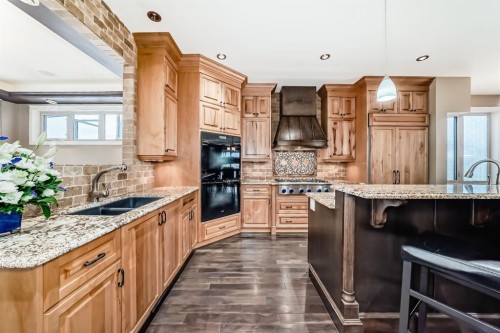 1108 Bellevue Avenue Se, Calgary, AB - Indoor Photo Showing Kitchen With Double Sink With Upgraded Kitchen