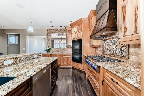 1108 Bellevue Avenue Se, Calgary, AB - Indoor Photo Showing Kitchen With Upgraded Kitchen