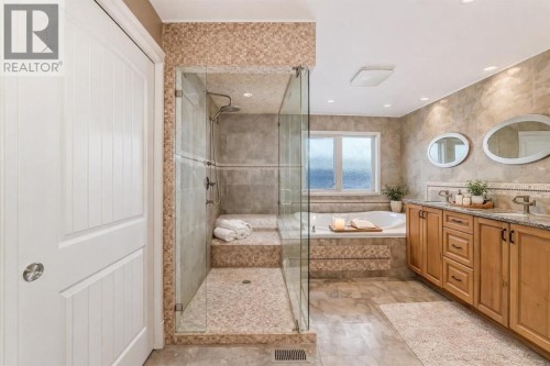 1108 Bellevue Avenue Se, Calgary, AB - Indoor Photo Showing Bathroom