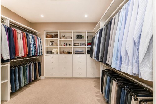 1108 Bellevue Avenue Se, Calgary, AB - Indoor With Storage