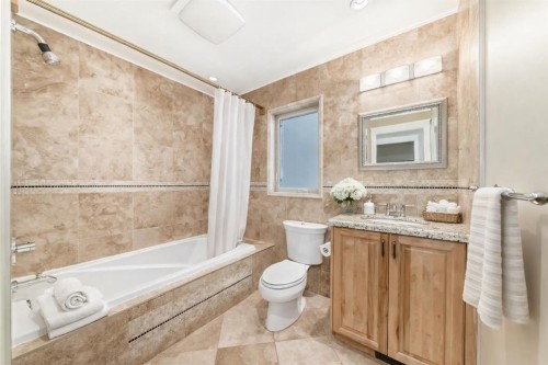 1108 Bellevue Avenue Se, Calgary, AB - Indoor Photo Showing Bathroom
