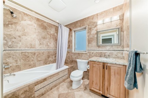 1108 Bellevue Avenue Se, Calgary, AB - Indoor Photo Showing Bathroom