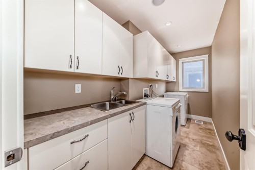 1108 Bellevue Avenue Se, Calgary, AB - Indoor Photo Showing Laundry Room
