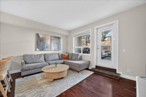 109-838 19 Avenue Sw, Calgary, AB - Indoor Photo Showing Living Room