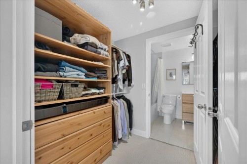 109-838 19 Avenue Sw, Calgary, AB - Indoor With Storage