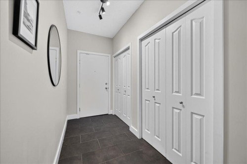 109-838 19 Avenue Sw, Calgary, AB - Indoor Photo Showing Other Room