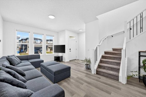 40 Amblefield View Nw, Calgary, AB - Indoor Photo Showing Living Room