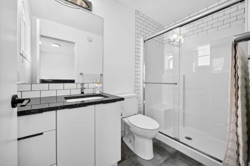 40 Amblefield View Nw, Calgary, AB - Indoor Photo Showing Bathroom