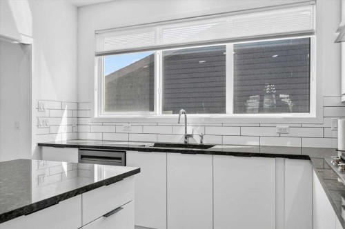 40 Amblefield View Nw, Calgary, AB - Indoor Photo Showing Kitchen